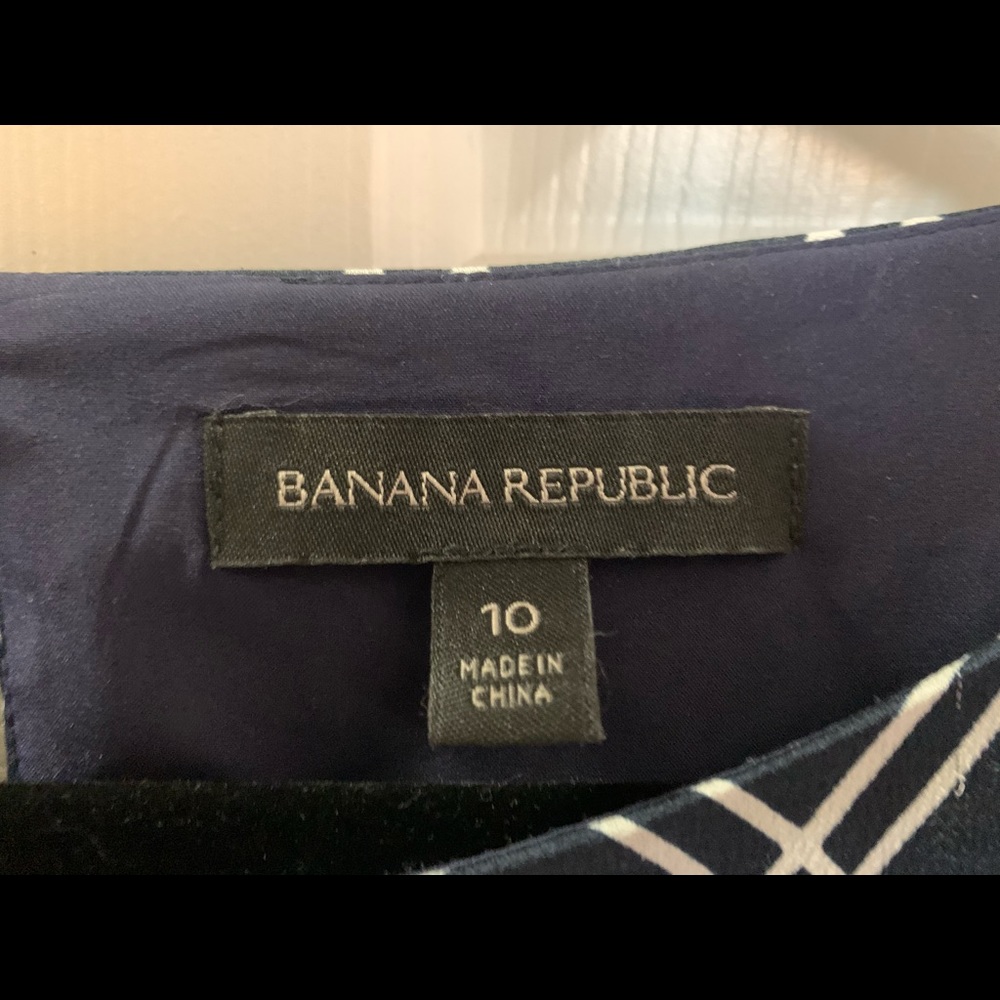 Banana Republic “Poet-Sleeved” Shift Dress - Picture 4 of 6